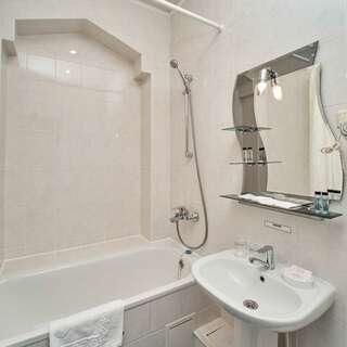 Гостиница Даккар Балаклава Семейный улучшенный двухкомнатный полулюкс-9