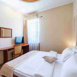 Гостиница Даккар Балаклава Двухкомнатный Люкс с балконом-2