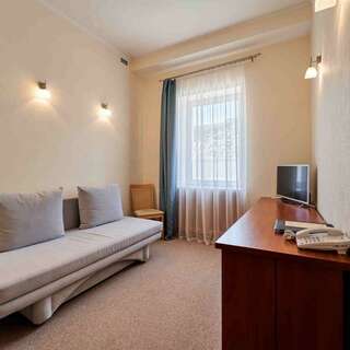 Гостиница Даккар Балаклава Семейный улучшенный двухкомнатный полулюкс-3