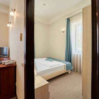 Гостиница Даккар Балаклава Семейный улучшенный двухкомнатный полулюкс-10