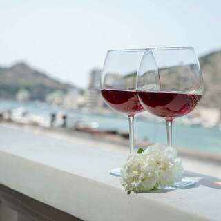 Гостиница Даккар Балаклава Двухкомнатный Люкс с балконом-1