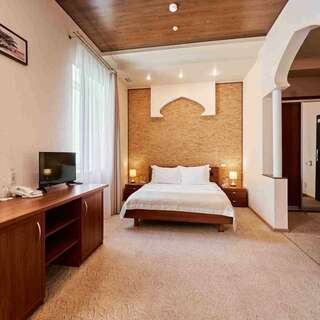 Гостиница Даккар Балаклава Улучшенный однокомнатный полулюкс с двуспальной кроватью и диваном-6